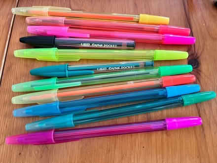 Photo of free Mixture of coloured pens (CM12) #1