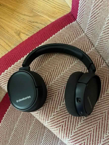 Photo of free Headphones (West London W11) #1