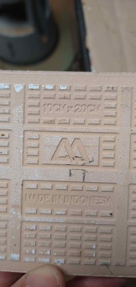 Photo of free 89 rectangular Ceramic tiles (White) 10 x 20 cm (Woodlands TW7) #2