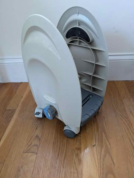 Photo of free wheeled stand by Compucessory (North Cambridge) #1