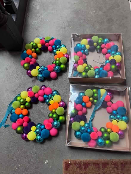 Photo of free 4 x paper chase xmas wreaths (G12 9RY - Hyndland) #1