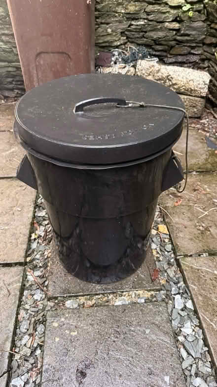 Photo of free A beautiful bin (W13) #1