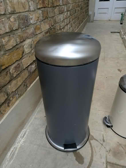 Photo of free 2 pedal kitchen bins (Wimbledon Park (SW19)) #1