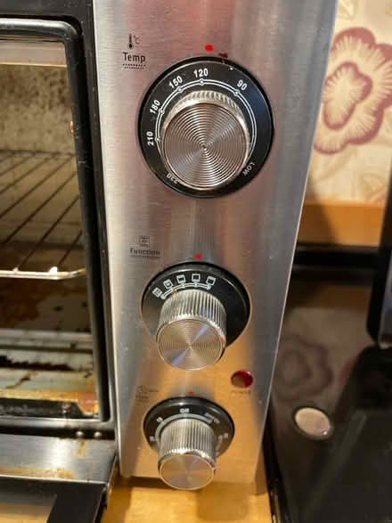 Photo of free Little oven. Works great (Berkswell CV7 7BL) #3