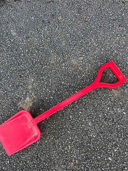 Photo of free Plastic beach spade (Leckhampton) #1