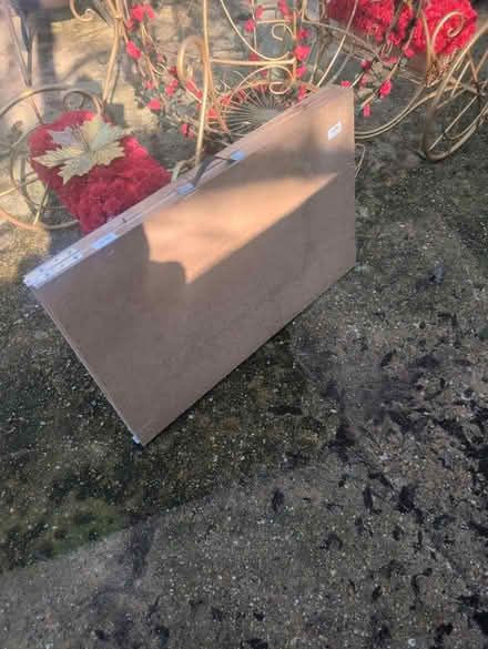 Photo of free Decorating table (PO19) #1