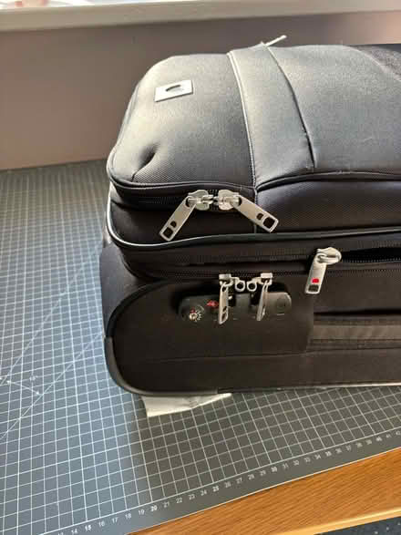 Photo of free cabin sized suitcase (Beech GU34) #2