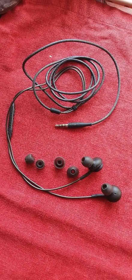 Photo of free Phone ear buds (Hartington Road BN2) #1