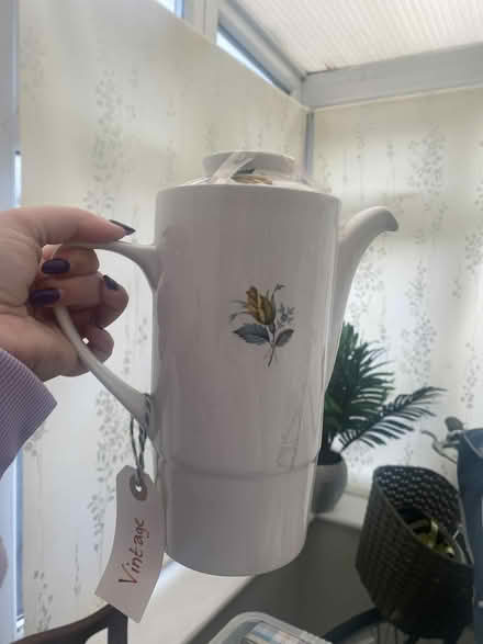 Photo of free 'Vintage' coffee pot, yellow rose (Ware SG12) #1