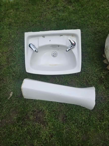 Photo of free Hand basin (En7 5nj) #1