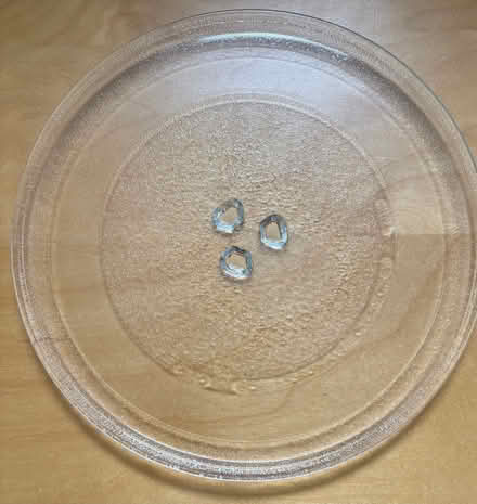 Photo of free Microwave platten (Lower Earley RG6) #1