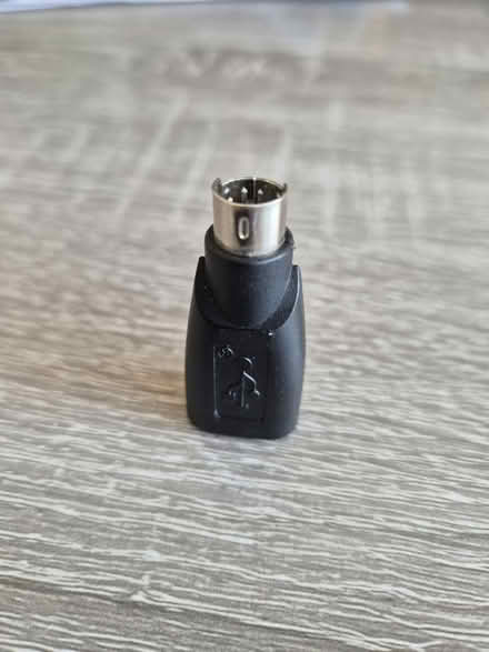 Photo of free USB to Mini DIN connector (Raynes Park SW20) #1