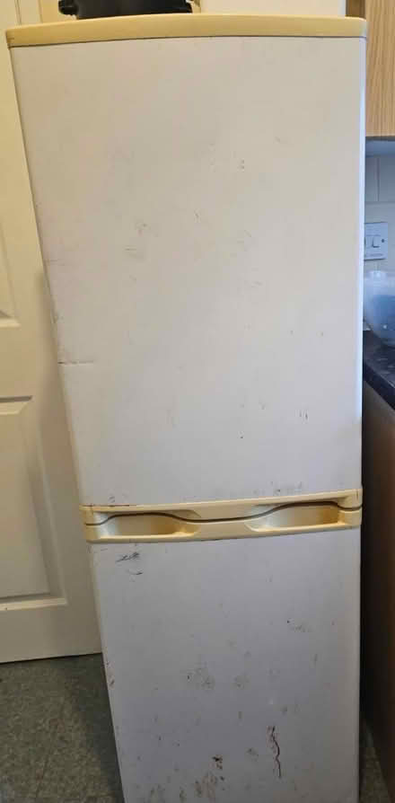 Photo of free Fridgefreezer (Sr5 4rg) #3