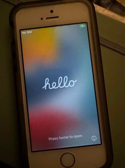 Photo of free iPhone SE 2 (Odd Down) #1