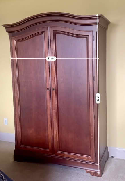 Photo of free Dresser great condition (Lake Forest Park) #1