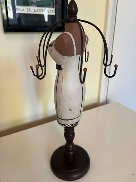 Photo of free Black & white jewellery mannequin (Henley-on-Thames RG9) #2
