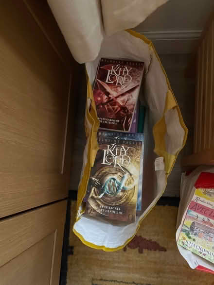 Photo of free Books in french (MK11 Fairfields) #1