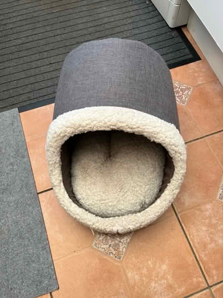 Photo of free Cat/small dog bed (WN7) #1