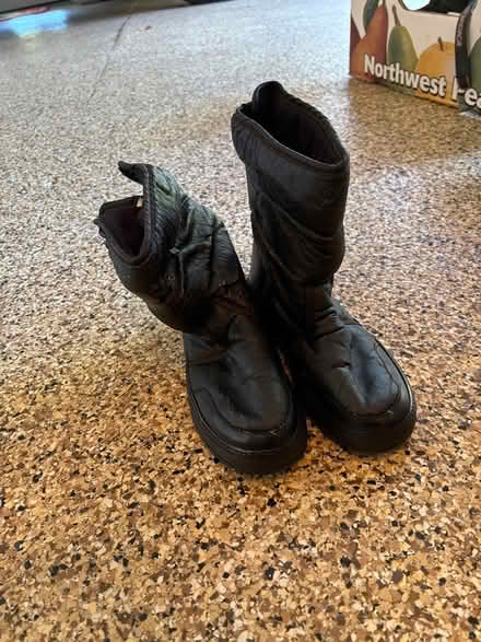 Photo of free Ski boots and snow boots (Redwood City) #2