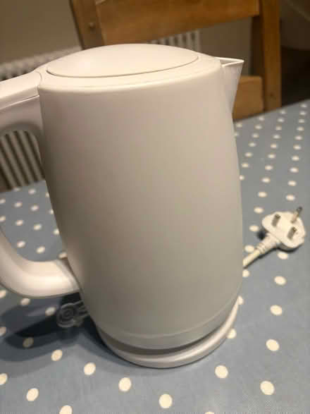Photo of free White basic cordless kettle (Bradford on Avon BA15) #2
