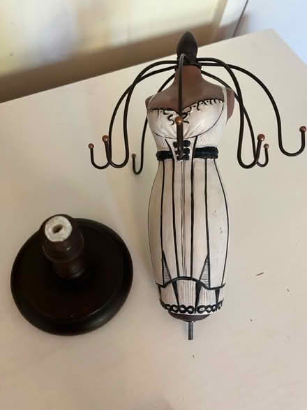 Photo of free Black & white jewellery mannequin (Henley-on-Thames RG9) #3