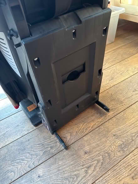 Photo of free Isofix child’s car seat (Camberley GU15) #3