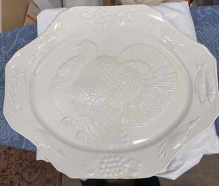 Photo of free Large 18" Ceramic Turkey Platter 🦃 (Belmont, MA) #2