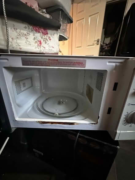 Photo of free Microwave (M264QA) #4