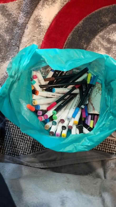 Photo of free A Bag Full Of Pens (BD22) #1