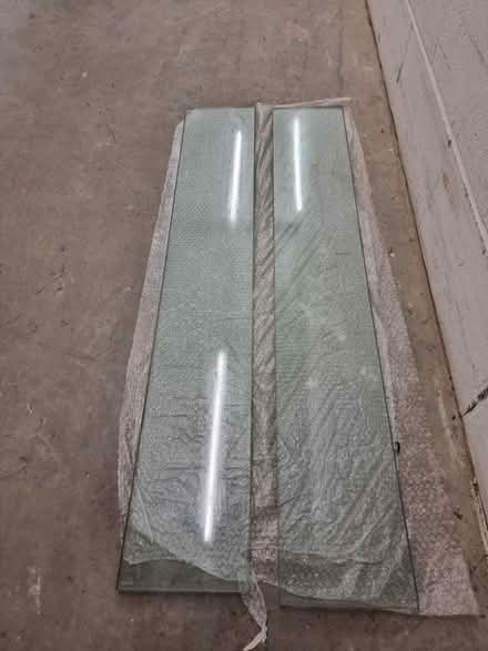 Photo of free 5 Glass shelves, 120w x 19d, 10mm (SW11 3SJ) #2