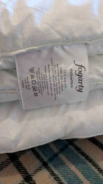 Photo of free 13.5 tog king-size duvet excellent condition (Kendal LA9) #1
