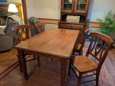 Photo of free Dining room table and 4 chairs (Near woodmont) #1