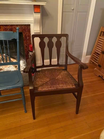 Photo of free 5 dining room / kitchen chairs (Lowell and highland) #3