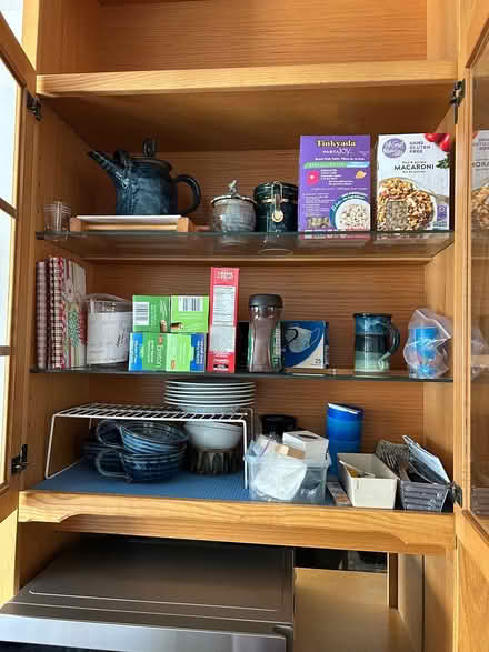 Photo of free Buffet / Hutch, Solid Oak (Dundas, Ontario) #2