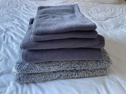 Photo of free Set of towels and bathmats (Limehouse E14) #1