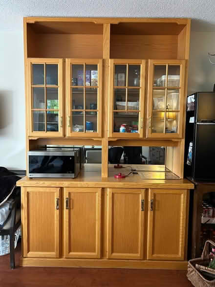 Photo of free Buffet / Hutch, Solid Oak (Dundas, Ontario) #1