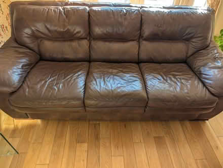 Photo of free leather sofas (Renfrew PA4) #1