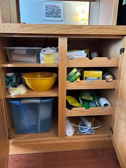 Photo of free Buffet / Hutch, Solid Oak (Dundas, Ontario) #4