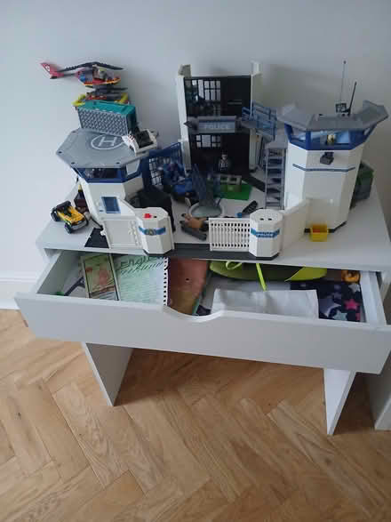 Photo of free Kids white desk (islington N1) #1