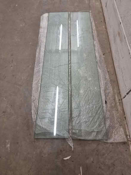 Photo of free 5 Glass shelves, 120w x 19d, 10mm (SW11 3SJ) #4