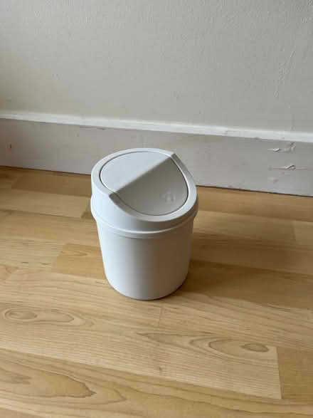 Photo of free Small desk rubbish bin (SE1) #1