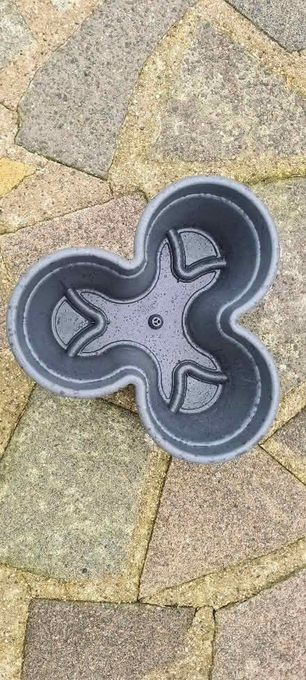 Photo of free Garden planter (Beckenham BR3) #1