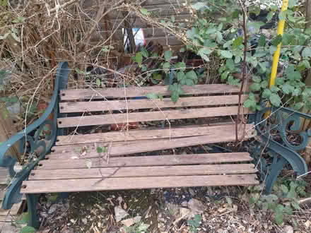 Photo of free Garden bench (Raynes Park SW20) #1