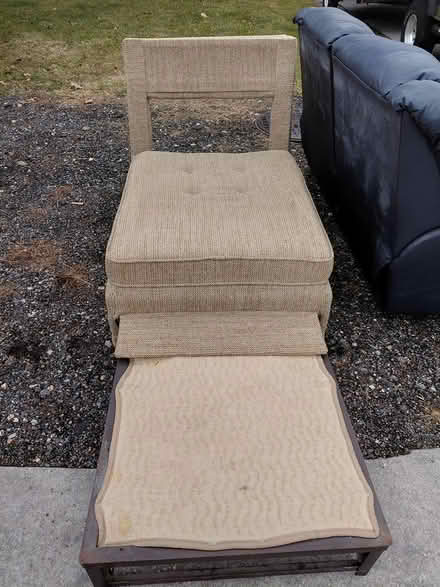 Photo of free Seat convert to twin bed (Wilmington 19803) #3