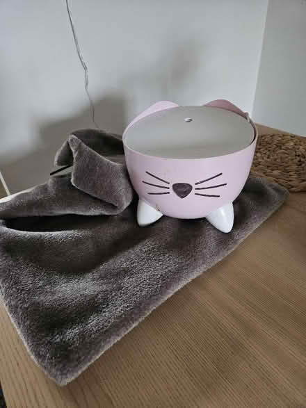 Photo of free Cat radiator bed and drinks fountain (Northolt HA4) #1