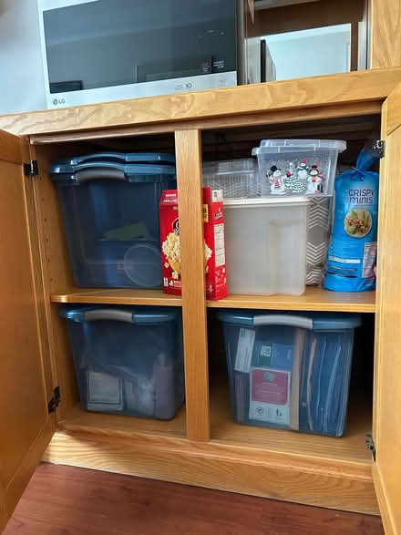 Photo of free Buffet / Hutch, Solid Oak (Dundas, Ontario) #3