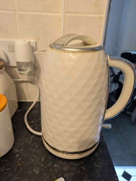 Photo of free Kettle and microwave (Wolverhampton WV10) #1