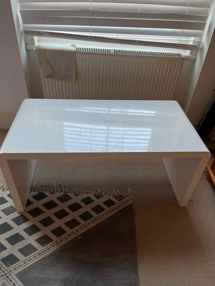 Photo of free White coffee table / bench (Bethnal Green) #1