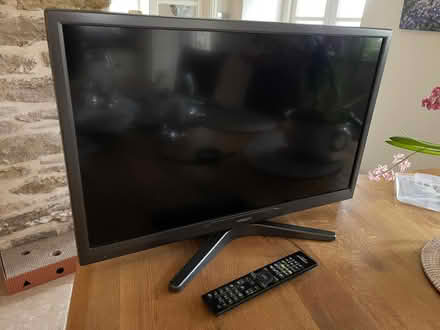 Photo of free TV/DVD combo 27" Hitachi (Wingfield) #1