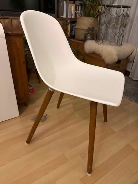 Photo of free 4 chairs (SE20) #1